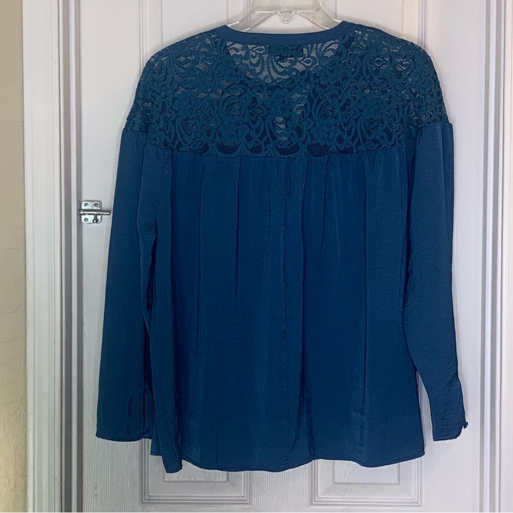 Lane Bryant Split-Neck Lace Yoke Top Size 20 - Picture 13 of 13